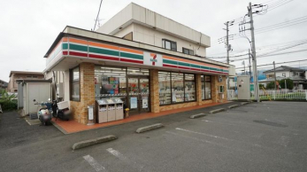 周辺環境　セブン‐イレブン/小田原富水店 徒歩4分。 310m