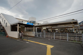 周辺環境　新松田駅(小田急 小田原線) 徒歩20分。 1570m