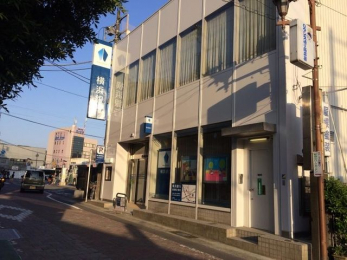 周辺環境　横浜銀行松田支店 徒歩9分。 680m