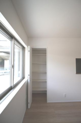 ���r���O ���[